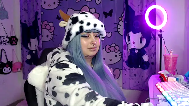 Snapshot of lussyevans24 chatting on October 5, 5:17 am lussyevans24 online show from October 5, 5:17 am