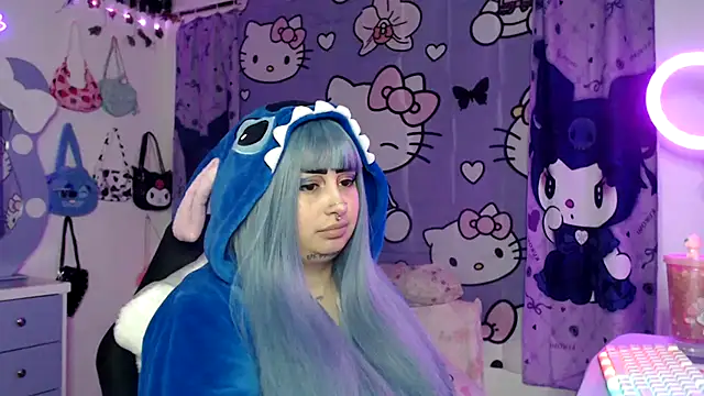 Snapshot of lussyevans24 chatting on October 6, 5:05 am lussyevans24 online show from October 6, 5:05 am