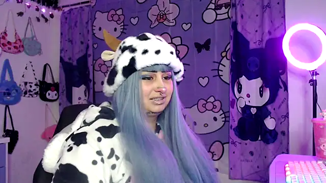 Snapshot of lussyevans24 chatting on October 9, 5:27 am lussyevans24 online show from October 9, 5:27 am