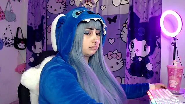 Snapshot of lussyevans24 chatting on October 11, 5:17 am lussyevans24 online show from October 11, 5:17 am