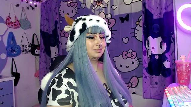 Snapshot of lussyevans24 chatting on October 14, 5:30 am lussyevans24 online show from October 14, 5:30 am