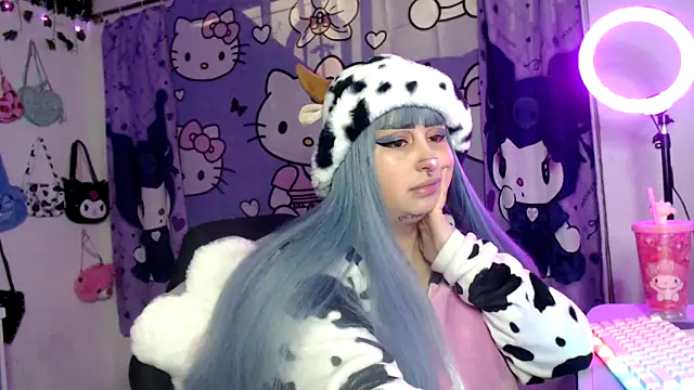 Snapshot of lussyevans24 chatting on October 16, 6:25 am lussyevans24 online show from October 16, 6:25 am