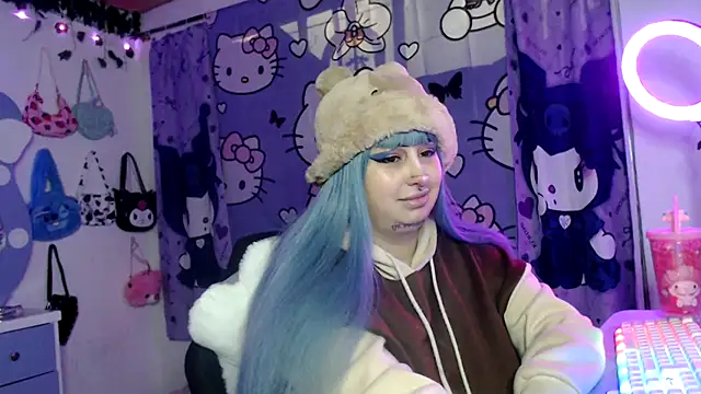 Snapshot of lussyevans24 chatting on October 17, 6:38 am lussyevans24 online show from October 17, 6:38 am