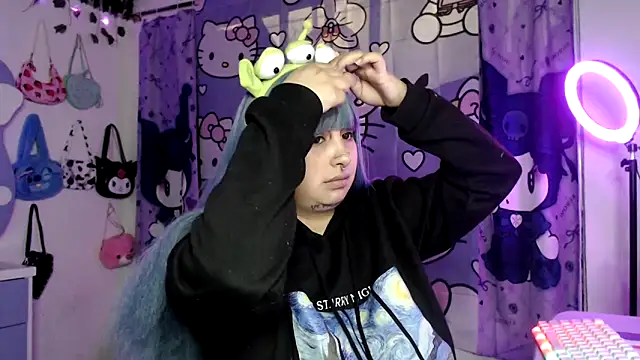 Snapshot of lussyevans24 chatting on October 20, 6:25 am lussyevans24 online show from October 20, 6:25 am