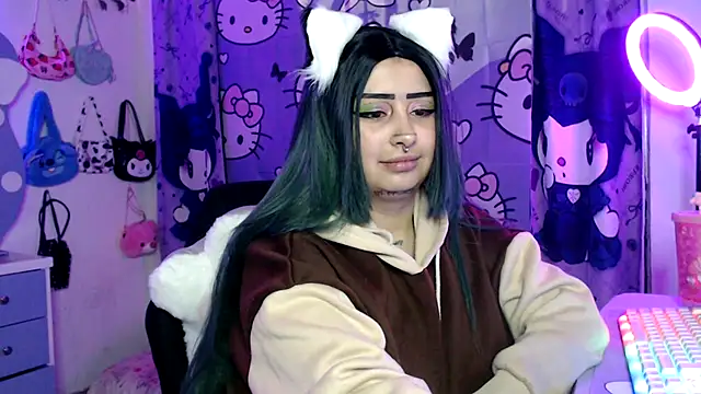 Snapshot of lussyevans24 chatting on October 23, 4:45 am lussyevans24 online show from October 23, 4:45 am