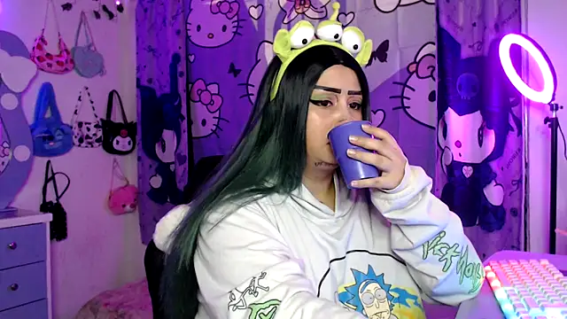 Snapshot of lussyevans24 chatting on October 27, 5:33 am lussyevans24 online show from October 27, 5:33 am