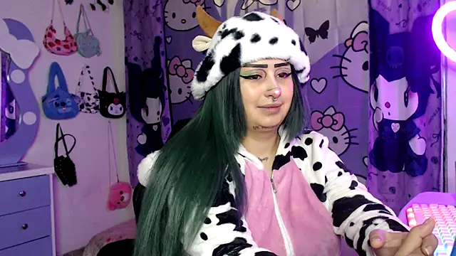 Snapshot of lussyevans24 chatting on October 28, 6:06 am lussyevans24 online show from October 28, 6:06 am