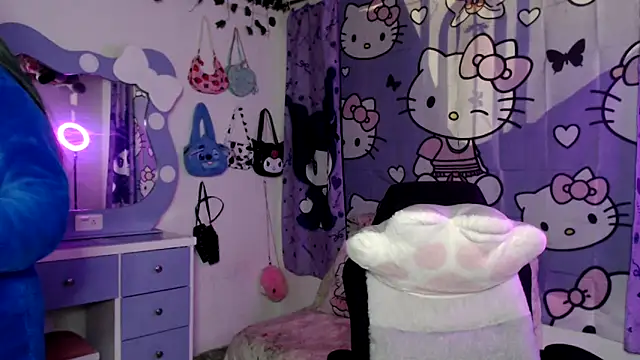 Snapshot of lussyevans24 chatting on October 29, 6:26 am lussyevans24 online show from October 29, 6:26 am