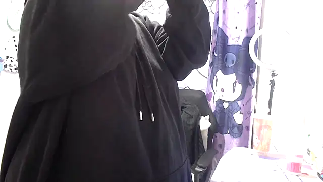 Snapshot of lussyevans24 chatting on November 7, 6:02 am lussyevans24 online show from November 7, 6:02 am