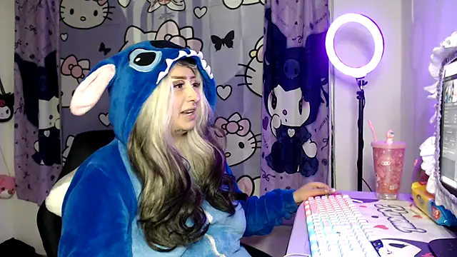 Snapshot of lussyevans24 chatting on November 11, 3:50 am lussyevans24 online show from November 11, 3:50 am