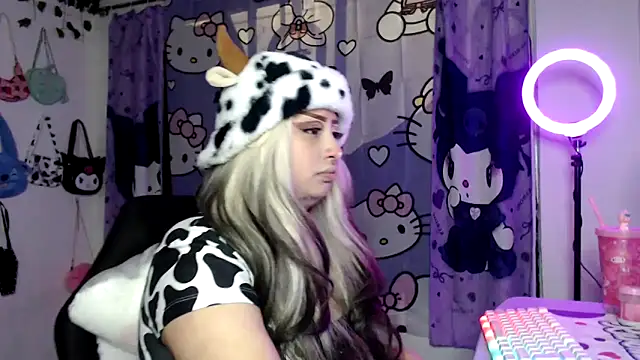 Snapshot of lussyevans24 chatting on November 12, 4:57 am lussyevans24 online show from November 12, 4:57 am