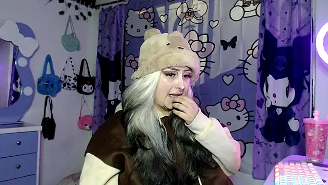 Snapshot of lussyevans24 chatting on November 16, 4:40 am lussyevans24 online show from November 16, 4:40 am