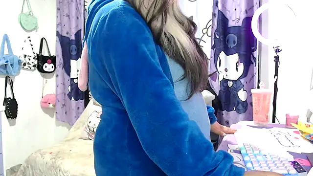 Snapshot of lussyevans24 chatting on November 17, 3:12 am lussyevans24 online show from November 17, 3:12 am