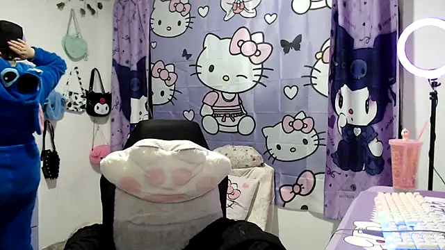 Snapshot of lussyevans24 chatting on November 18, 3:45 am lussyevans24 online show from November 18, 3:45 am