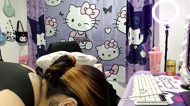 Snapshot of lussyevans24 chatting on November 23, 4:34 am lussyevans24 online show from November 23, 4:34 am