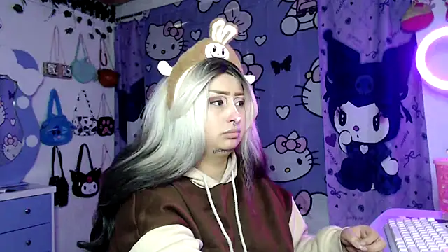 Snapshot of lussyevans24 chatting on November 30, 4:49 am lussyevans24 online show from November 30, 4:49 am