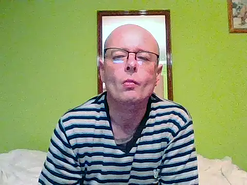 Snapshot of Tiger202441 chatting on December 17, 12:16 am Tiger202441 online show from December 17, 12:16 am