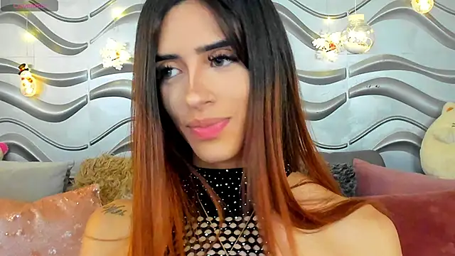 Snapshot of StormiRusso chatting on December 3, 11:24 pm StormiRusso online show from December 3, 11:24 pm