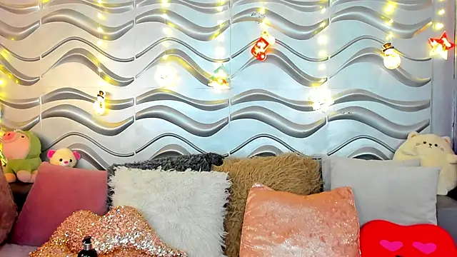 Snapshot of StormiRusso chatting on December 22, 4:28 am StormiRusso online show from December 22, 4:28 am