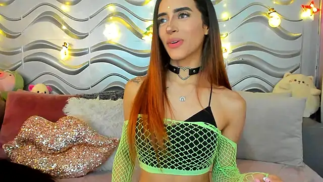 Snapshot of StormiRusso chatting on December 23, 12:25 am StormiRusso online show from December 23, 12:25 am