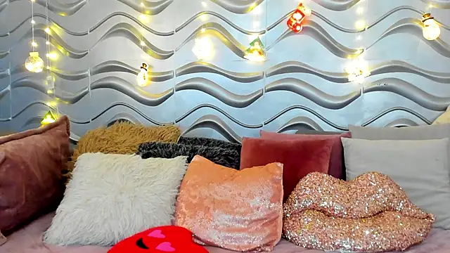 Snapshot of StormiRusso chatting on December 31, 5:22 am StormiRusso online show from December 31, 5:22 am