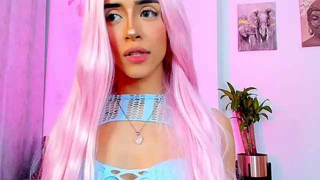 Snapshot of StormiRusso chatting on January 22, 2:15 am StormiRusso online show from January 22, 2:15 am