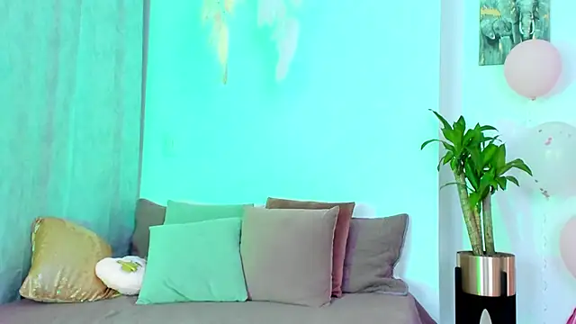 Snapshot of StormiRusso chatting on February 7, 5:20 am StormiRusso online show from February 7, 5:20 am