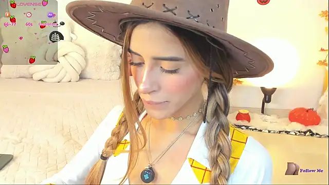 Snapshot of StormiRusso chatting on October 24, 1:35 am StormiRusso online show from October 24, 1:35 am