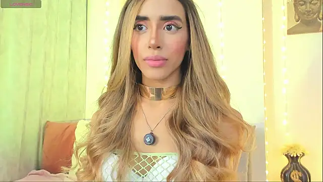 Snapshot of StormiRusso chatting on November 20, 2:45 am StormiRusso online show from November 20, 2:45 am