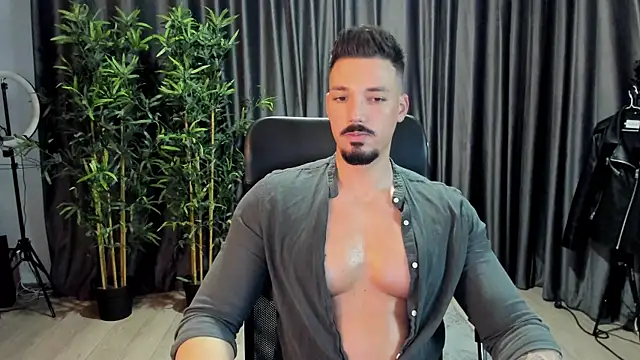 Snapshot of HaydenSpearss chatting on December 6, 8:15 am HaydenSpearss online show from December 6, 8:15 am