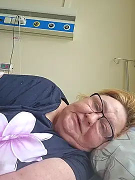 Snapshot of Awn290668 chatting on February 3, 10:03 am Awn290668 online show from February 3, 10:03 am