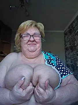 Snapshot of Awn290668 chatting on February 21, 6:51 am Awn290668 online show from February 21, 6:51 am