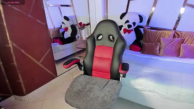 Snapshot of sofia_samuels chatting on March 15, 1:07 pm sofia samuels online show from March 15, 1:07 pm