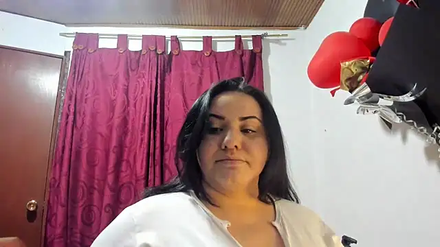 tetasgrandes karol online show from December 27, 7:14 pm