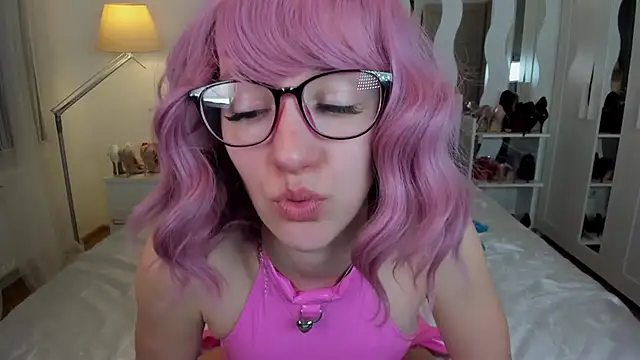 KateRedgar online show from March 21, 7:35 pm