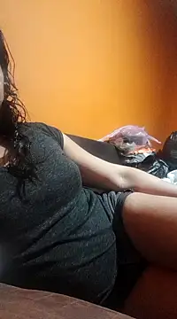 miicheele32 online show from February 3, 8:57 am