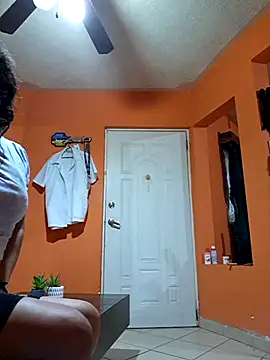 miicheele32 online show from October 20, 8:48 am