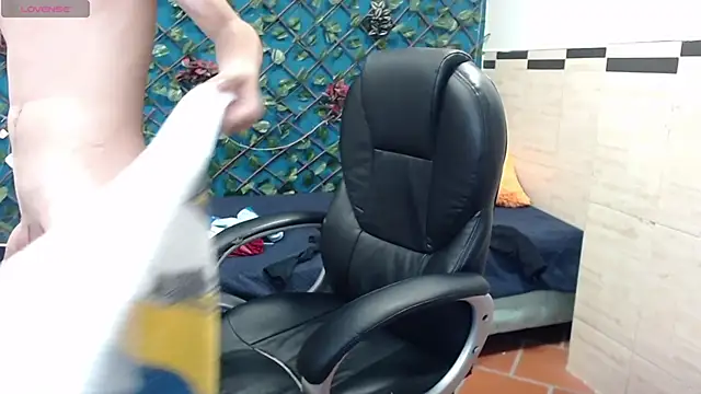 Snapshot of Waturox chatting on January 17, 1:47 am Waturox online show from January 17, 1:47 am