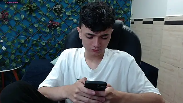 Snapshot of Waturox chatting on January 18, 7:04 pm Waturox online show from January 18, 7:04 pm