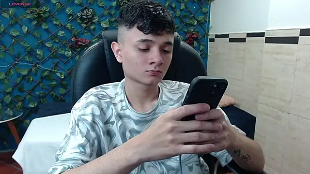 Snapshot of Waturox chatting on January 22, 7:03 pm Waturox online show from January 22, 7:03 pm