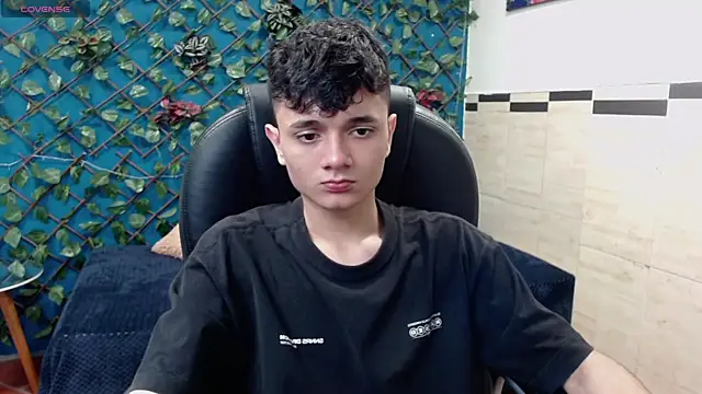 Snapshot of Waturox chatting on January 30, 7:37 pm Waturox online show from January 30, 7:37 pm