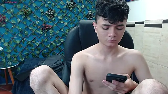 Snapshot of Waturox chatting on February 6, 11:04 pm Waturox online show from February 6, 11:04 pm