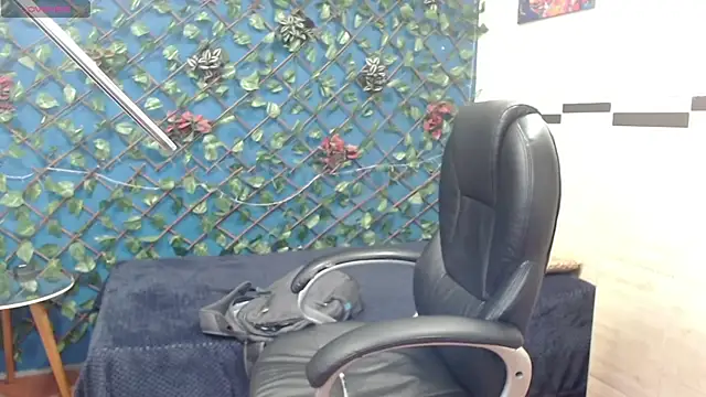 Snapshot of Waturox chatting on February 7, 8:53 pm Waturox online show from February 7, 8:53 pm