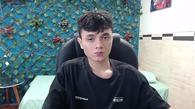 Snapshot of Waturox chatting on February 10, 7:38 pm Waturox online show from February 10, 7:38 pm