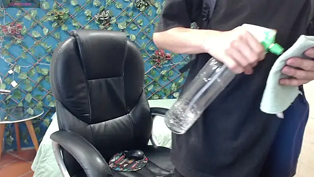 Snapshot of Waturox chatting on February 11, 1:41 am Waturox online show from February 11, 1:41 am