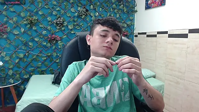 Snapshot of Waturox chatting on February 11, 7:05 pm Waturox online show from February 11, 7:05 pm