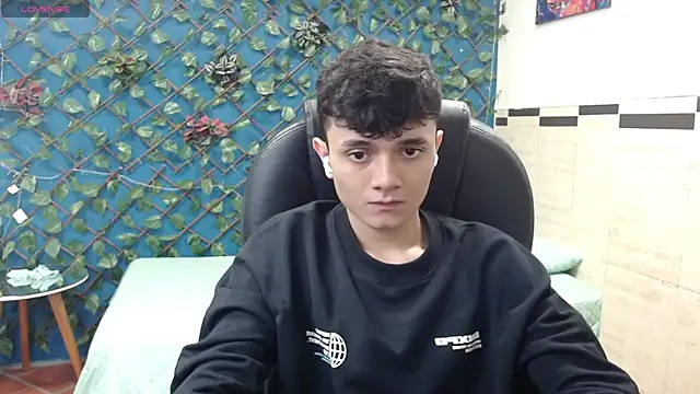 Snapshot of Waturox chatting on February 14, 7:12 pm Waturox online show from February 14, 7:12 pm