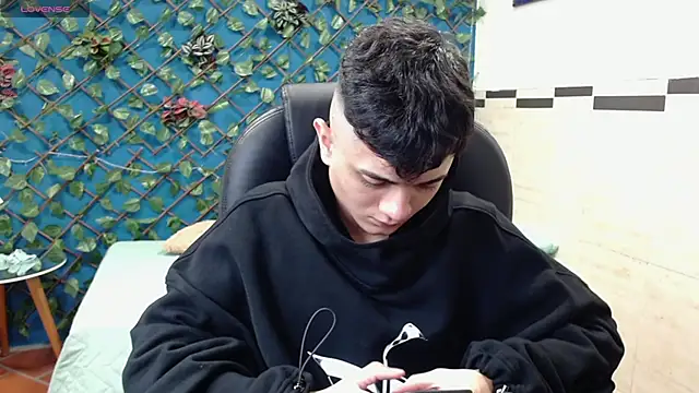 Snapshot of Waturox chatting on February 15, 7:06 pm Waturox online show from February 15, 7:06 pm