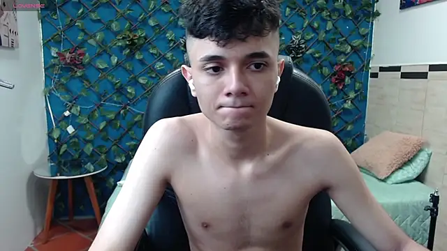 Snapshot of Waturox chatting on February 17, 7:31 pm Waturox online show from February 17, 7:31 pm