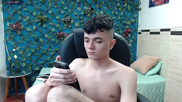 Snapshot of Waturox chatting on February 17, 10:36 pm Waturox online show from February 17, 10:36 pm